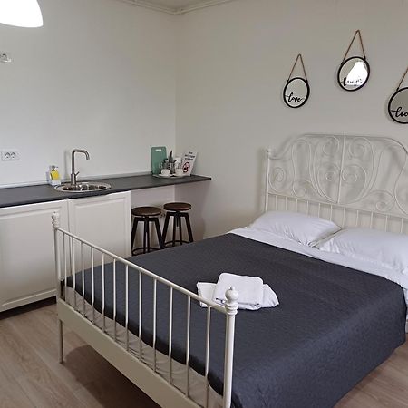 Tom'S House Apartment Otopeni Luaran gambar