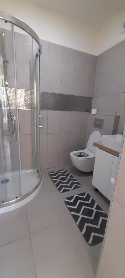 Tom'S House Apartment Otopeni Luaran gambar